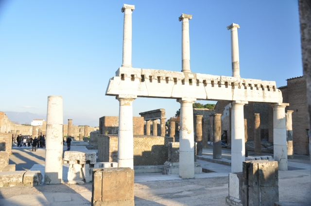 ApolloTemple1.jpg